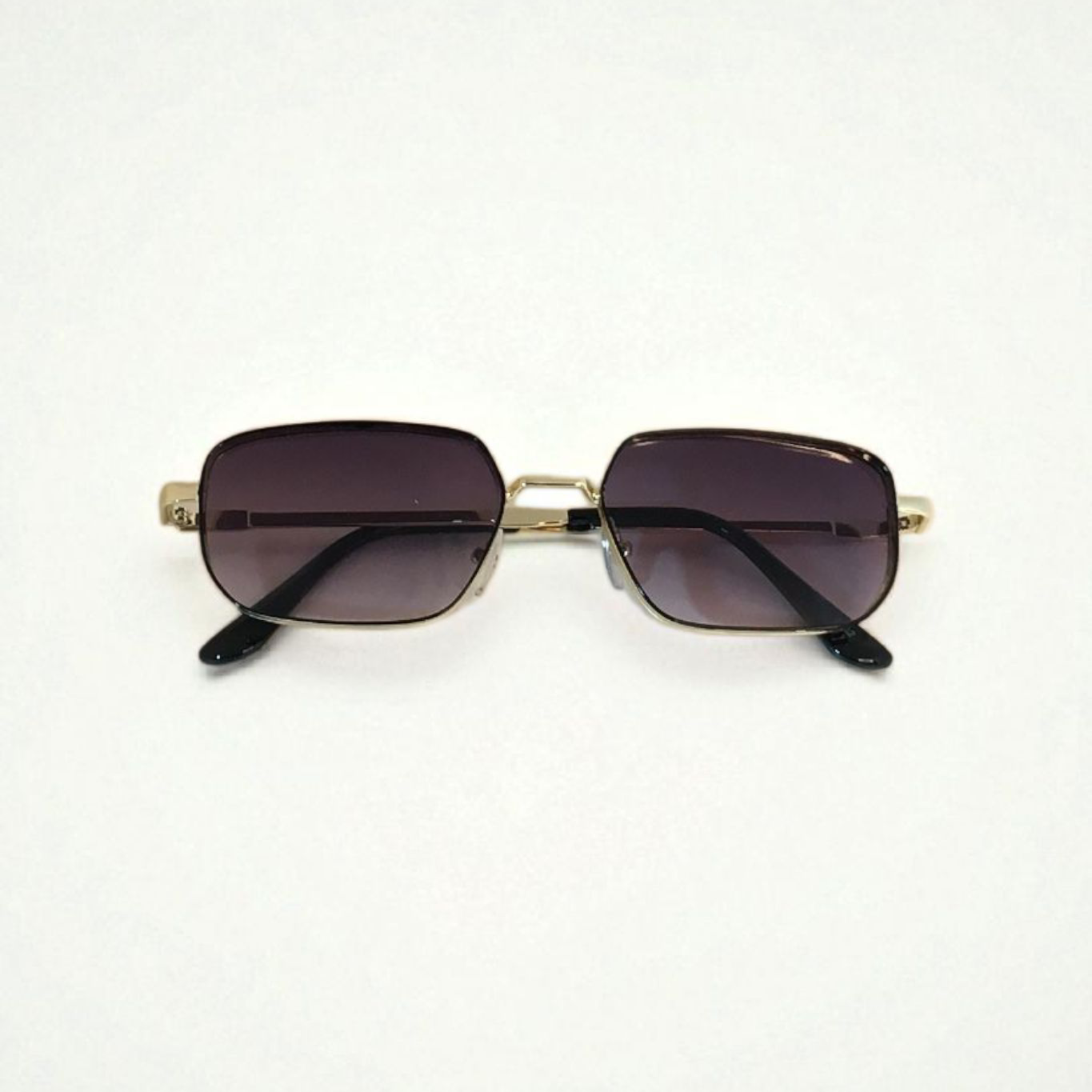 AURA –  Gradient Sunglasses for Timeless Radiance