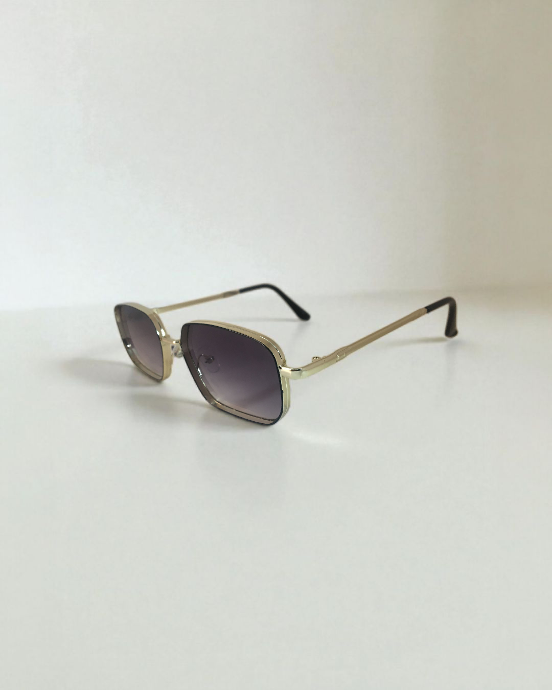 ZYPHER – Sunglasses for Effortless Elegance